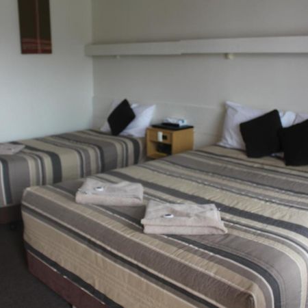 דובו Centrepoint Motel מראה חיצוני תמונה