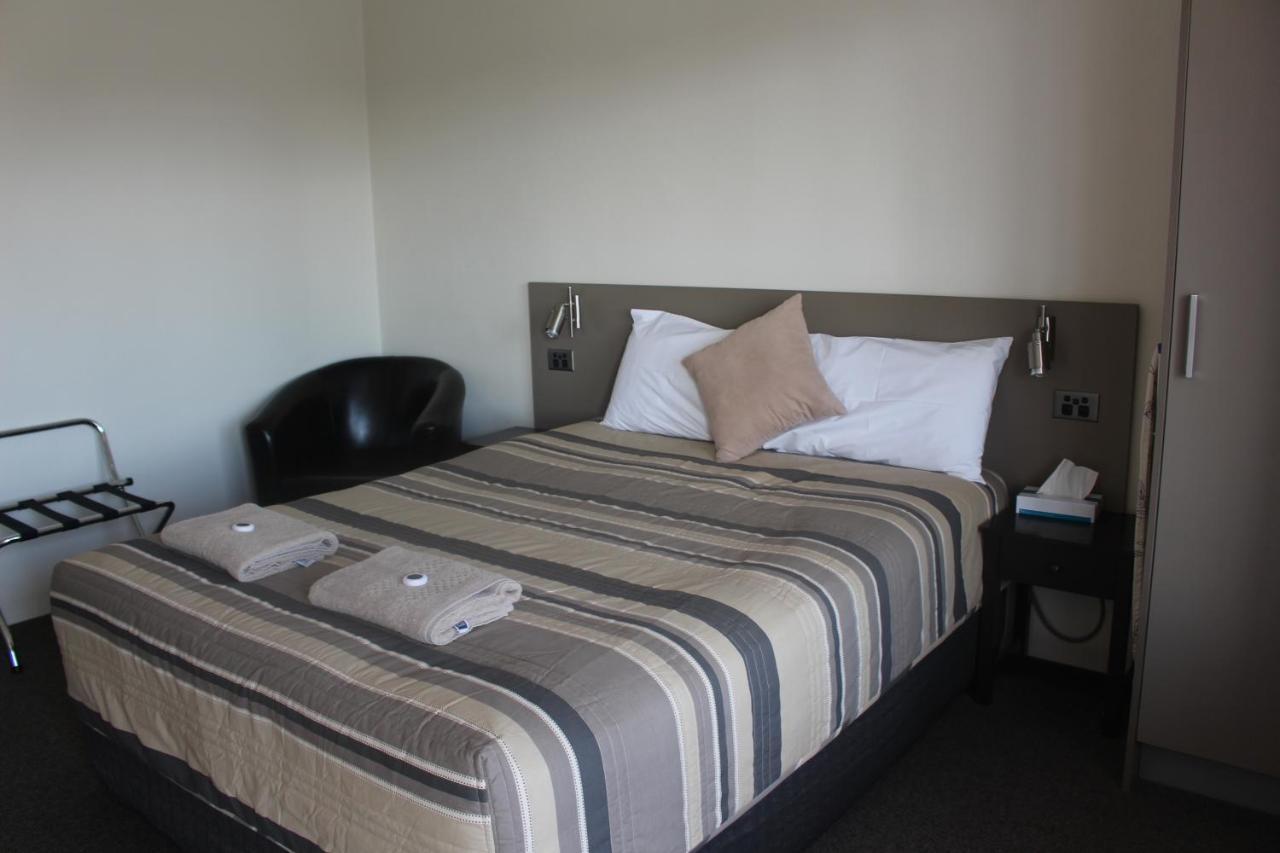 דובו Centrepoint Motel מראה חיצוני תמונה