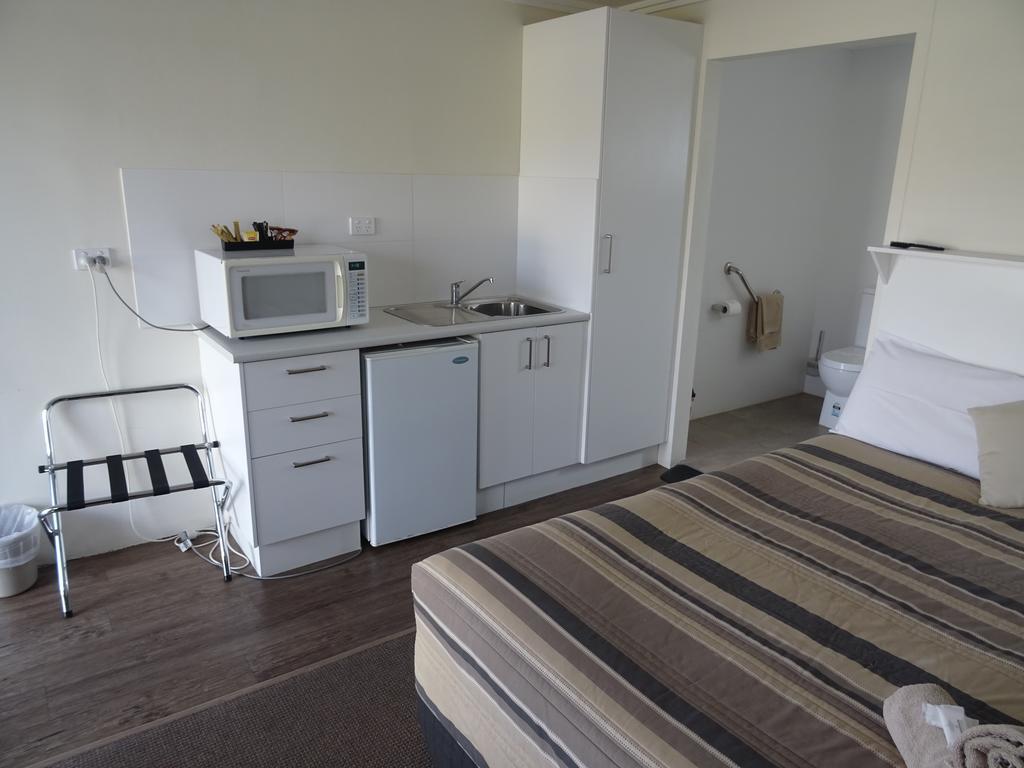 דובו Centrepoint Motel מראה חיצוני תמונה