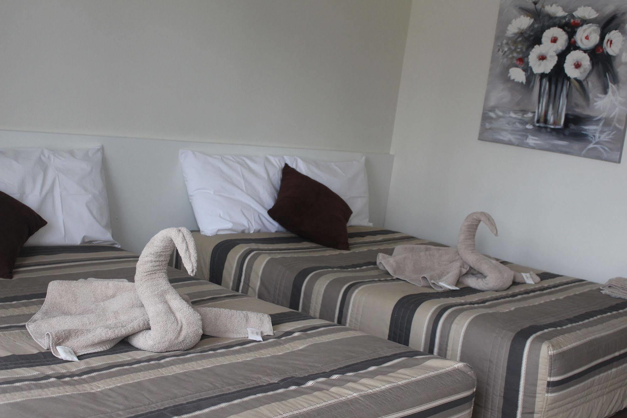 דובו Centrepoint Motel מראה חיצוני תמונה