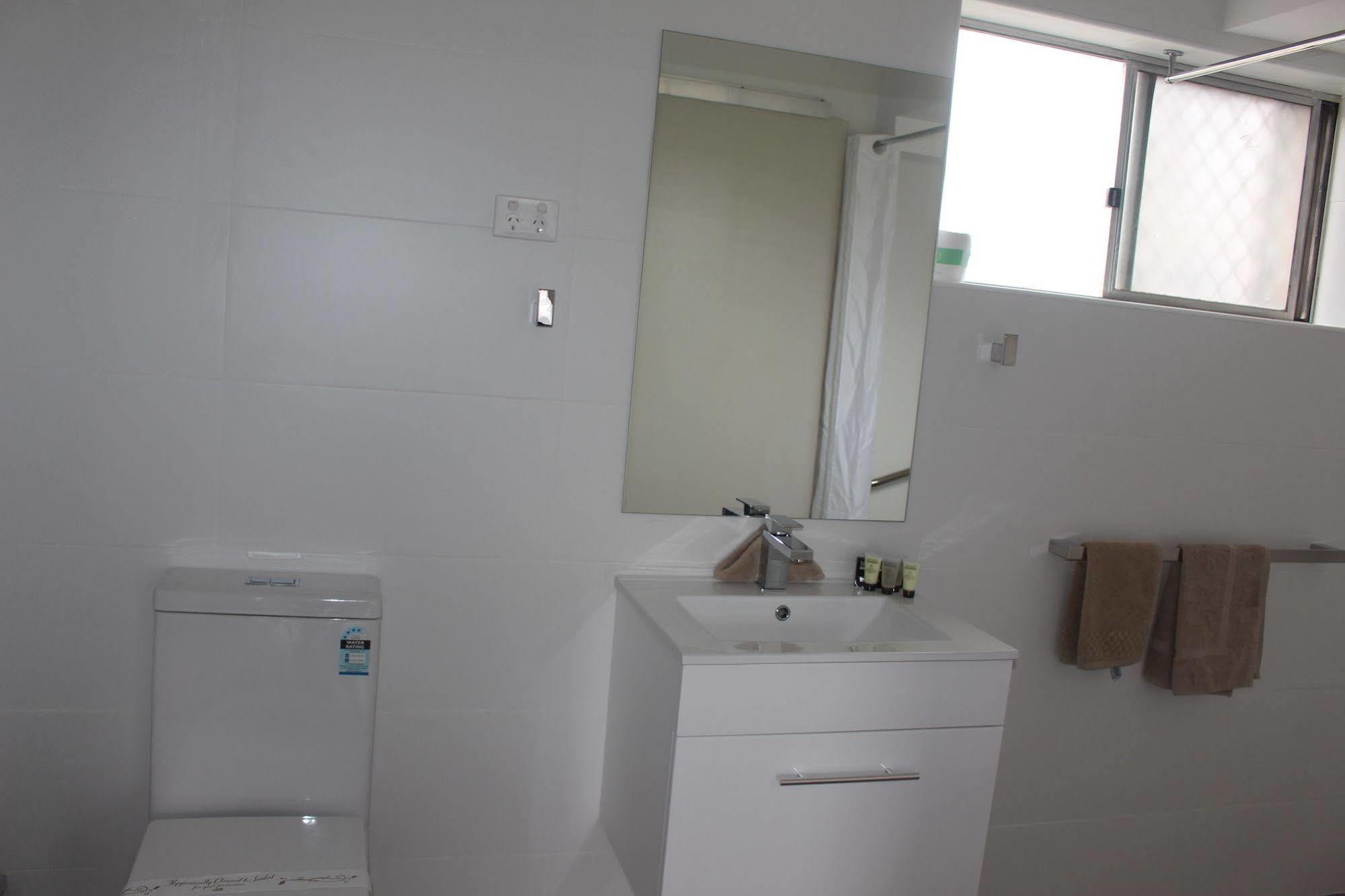 דובו Centrepoint Motel מראה חיצוני תמונה