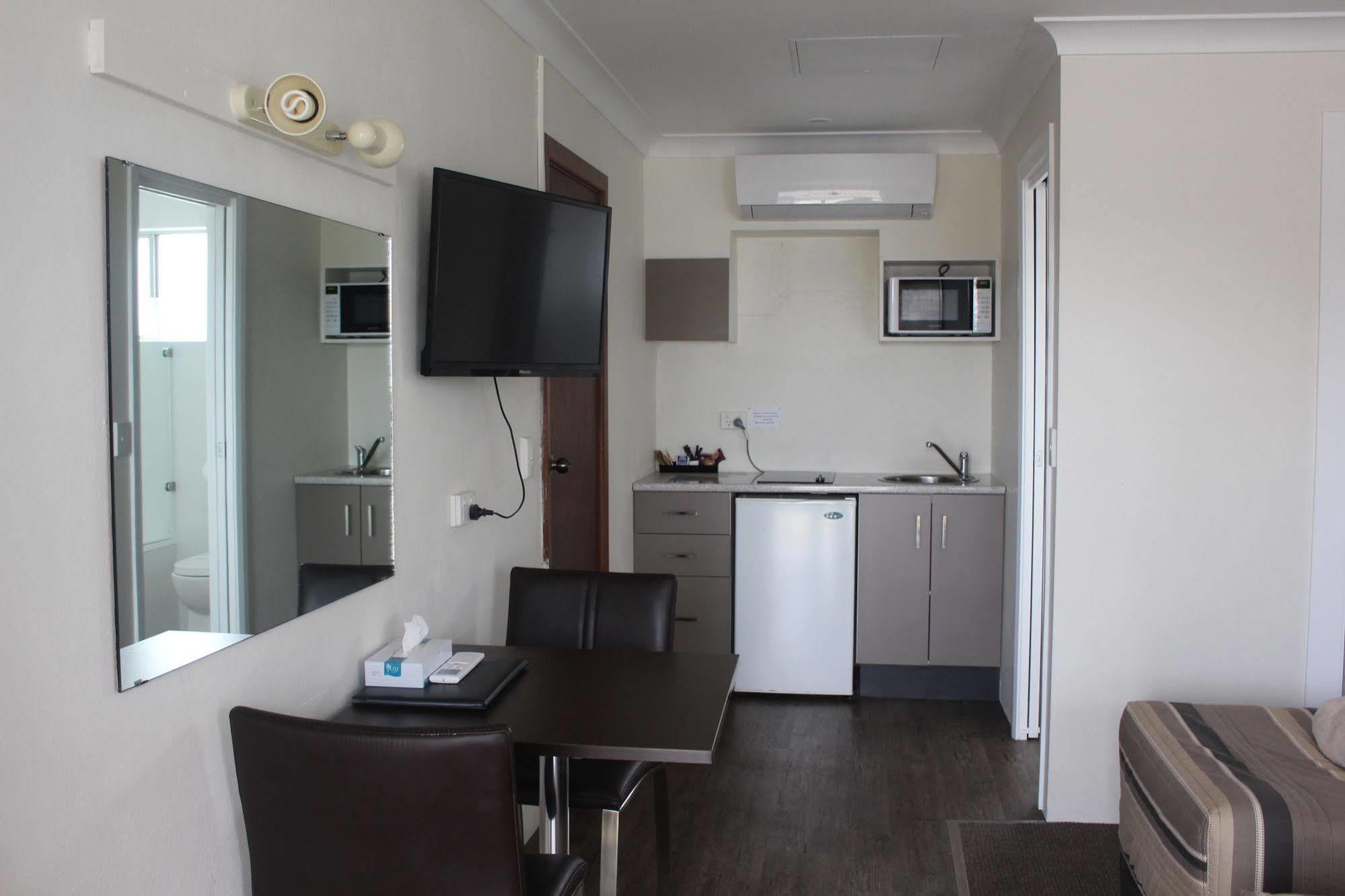 דובו Centrepoint Motel מראה חיצוני תמונה