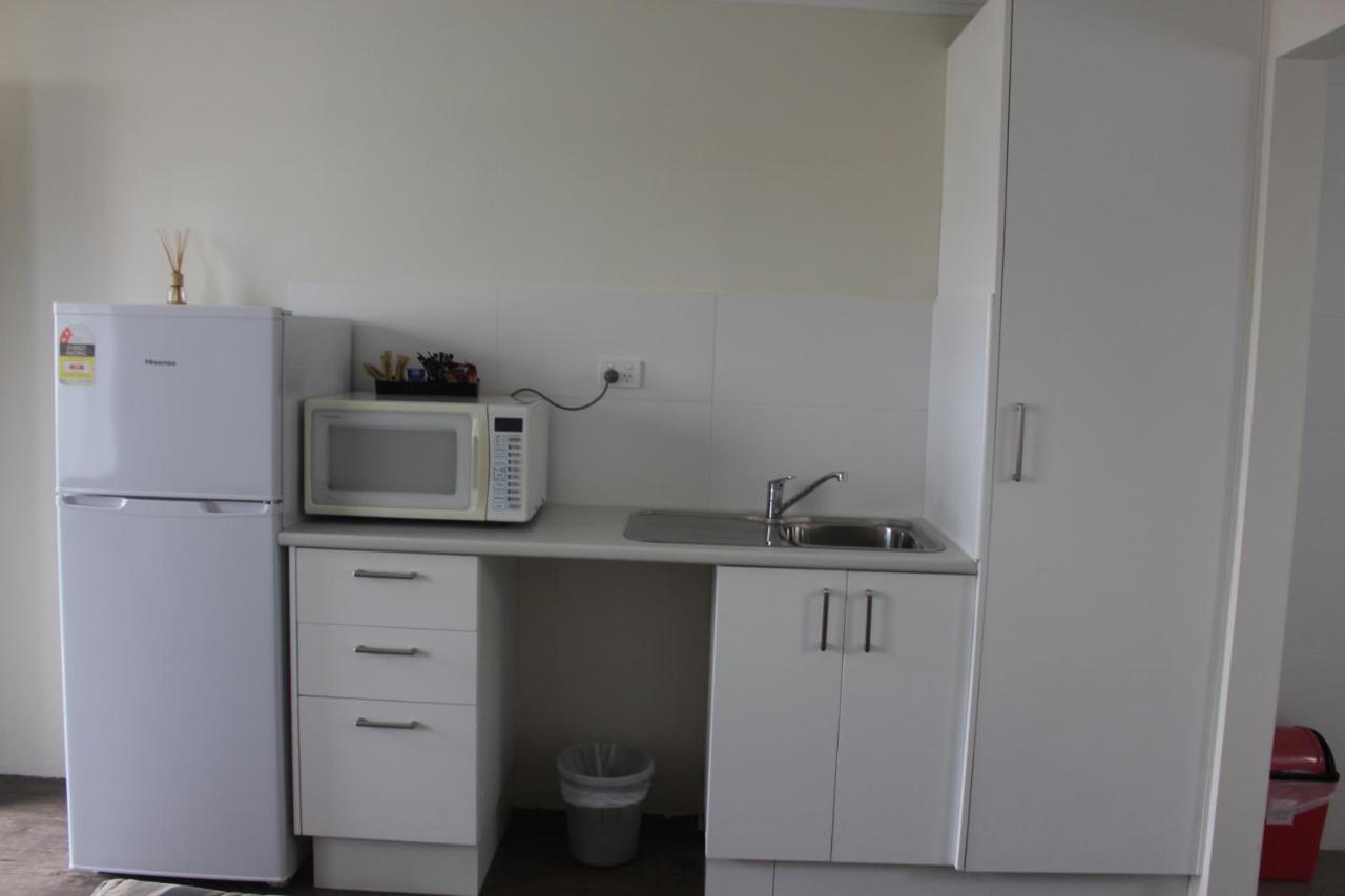דובו Centrepoint Motel מראה חיצוני תמונה